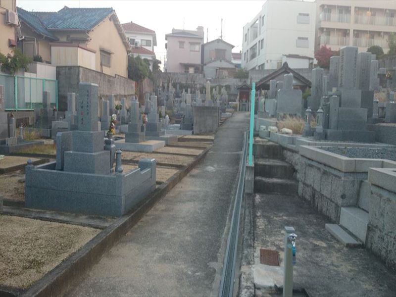 羽曳山共同墓地