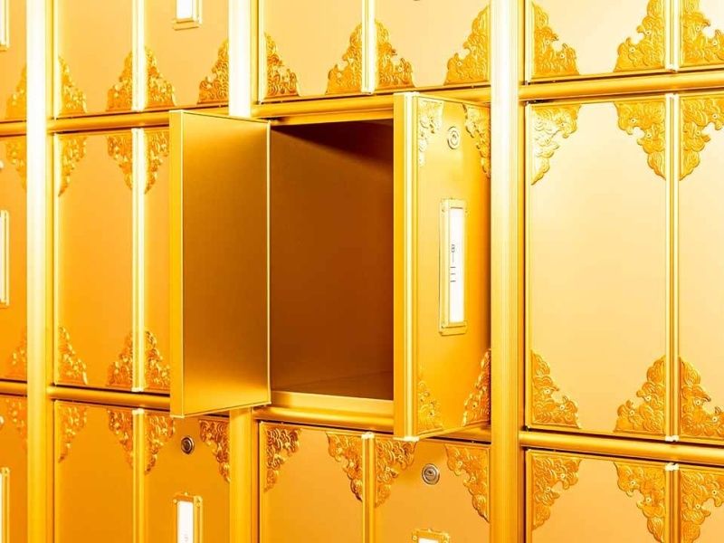 金色に輝くロッカー式納骨堂