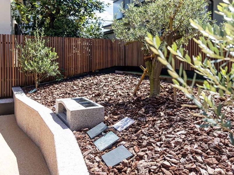 共有の献花台に、献花や線香を手向けることができます