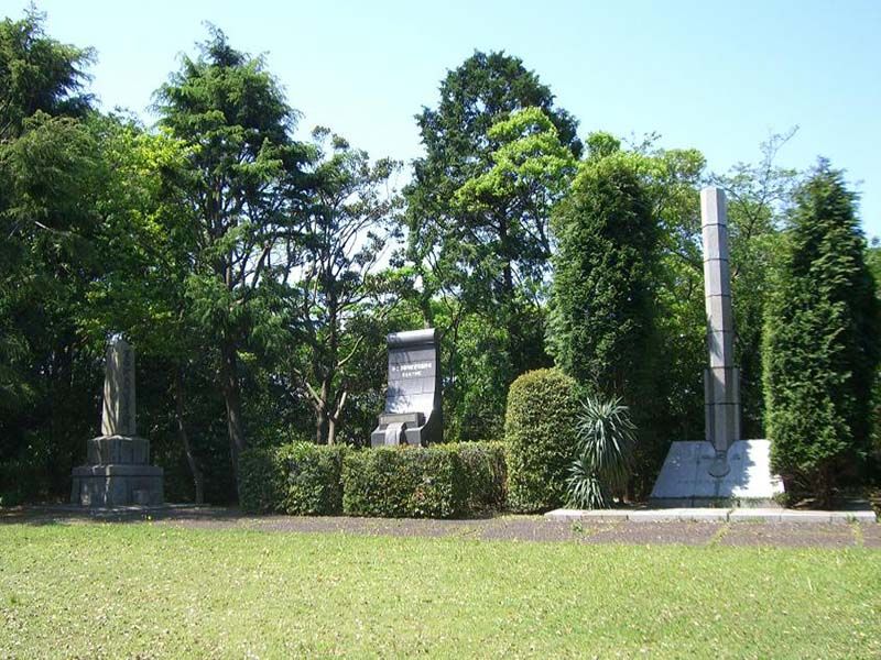 横須賀市営 馬門山墓地　様々な供養碑