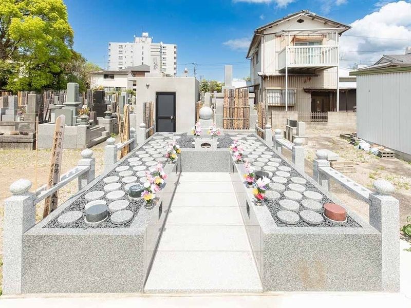 木更津駅近［感謝の塔］