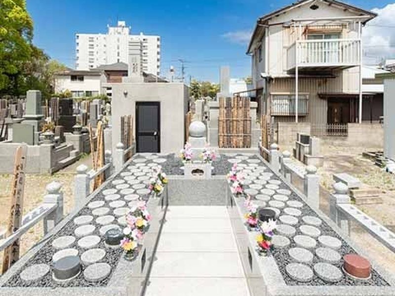 木更津駅近［感謝の塔］は住宅が隣接しています