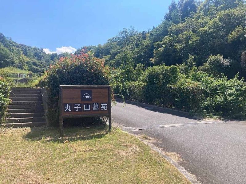 苑内メイン通路は自家用車で乗り入れ可能です