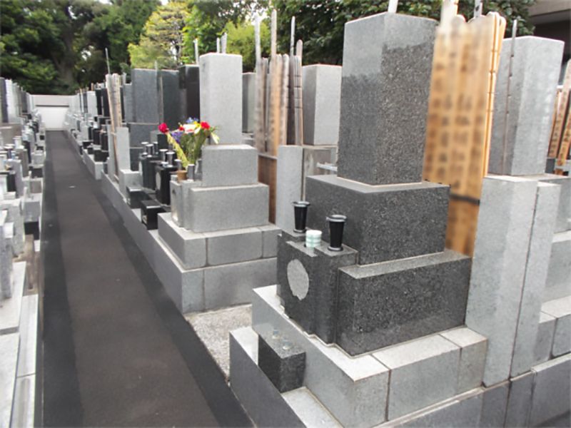 霊梅院墓苑
