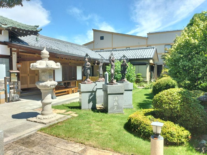 東川口慈恩の庭