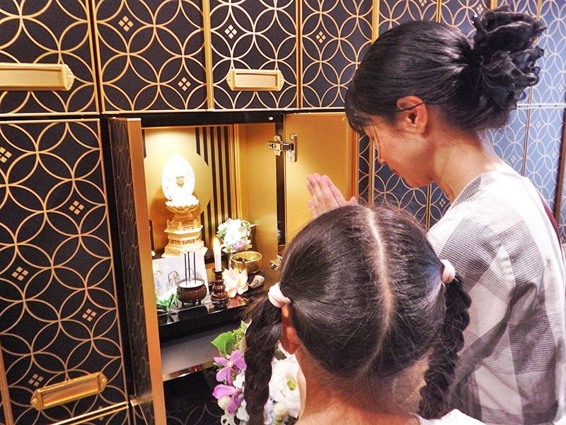 個別のスペースで心静かにお参り