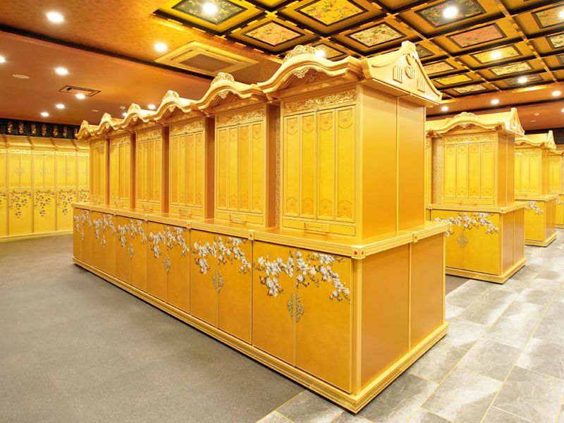 煌びやかな納骨堂