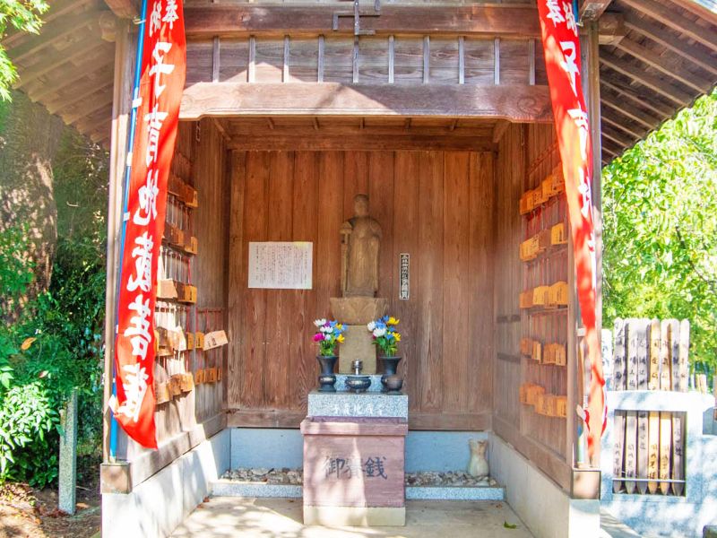 木造のお堂正面
