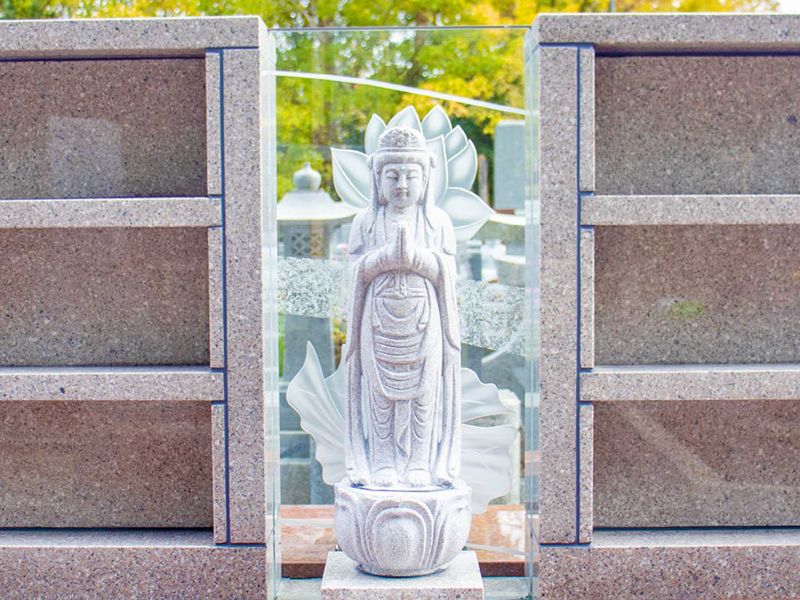 観音像付きの納骨壇
