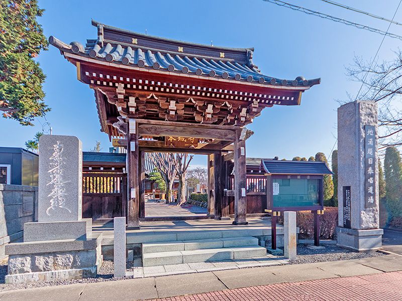 朱色の山門