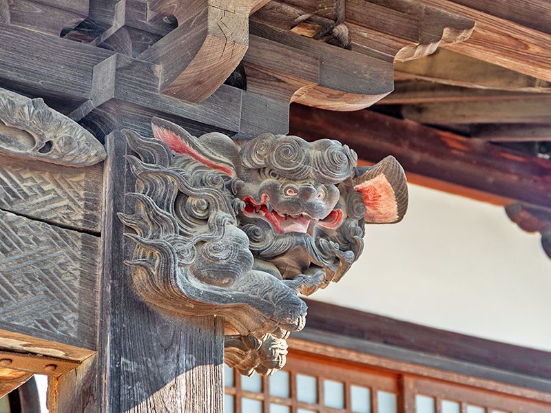 木鼻彫刻の近景