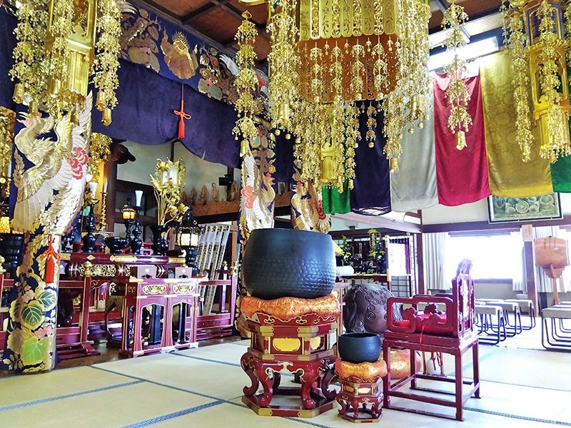 本堂内