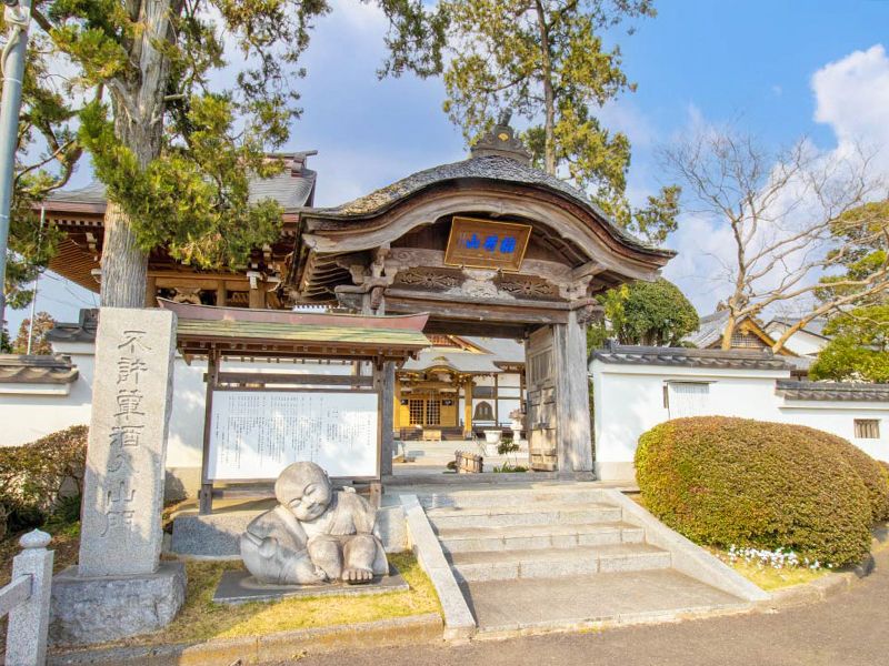 寺院入口の外観