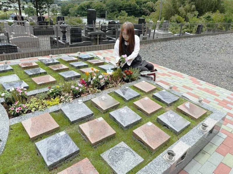 足利わたらせの郷フラワー樹木葬墓地