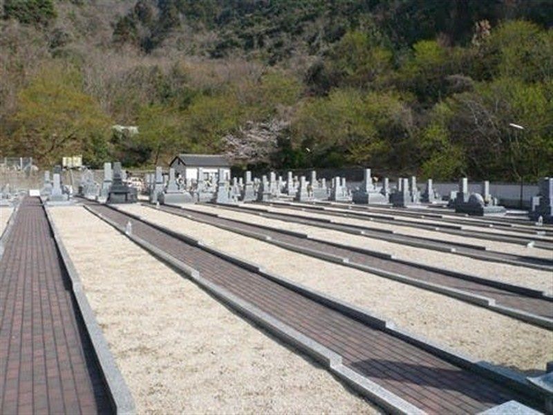 石内墓苑