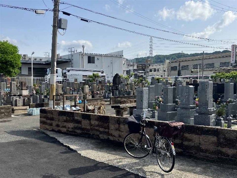 布市墓地