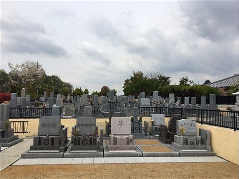 南平台中央墓地