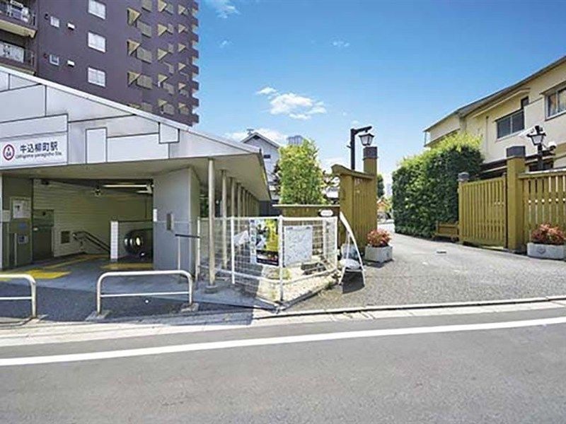 牛込柳町駅 徒歩0分!