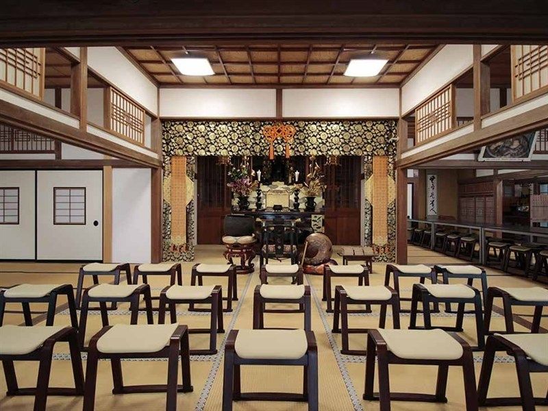 椅子席での葬儀・法要も可能です