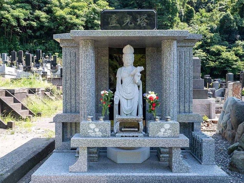永代供養塔「霊光塔」
