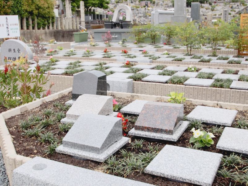 八事願生堂 庭園墓