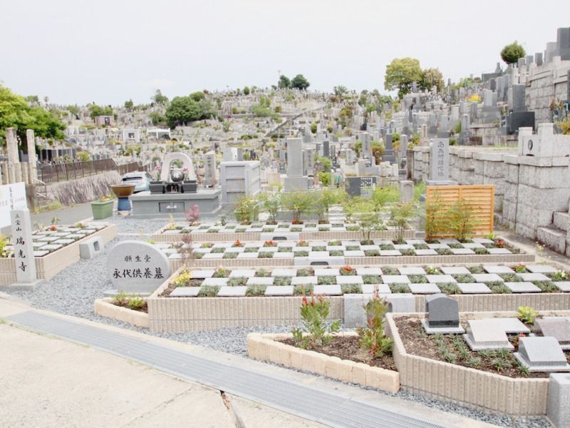 八事願生堂 庭園墓
