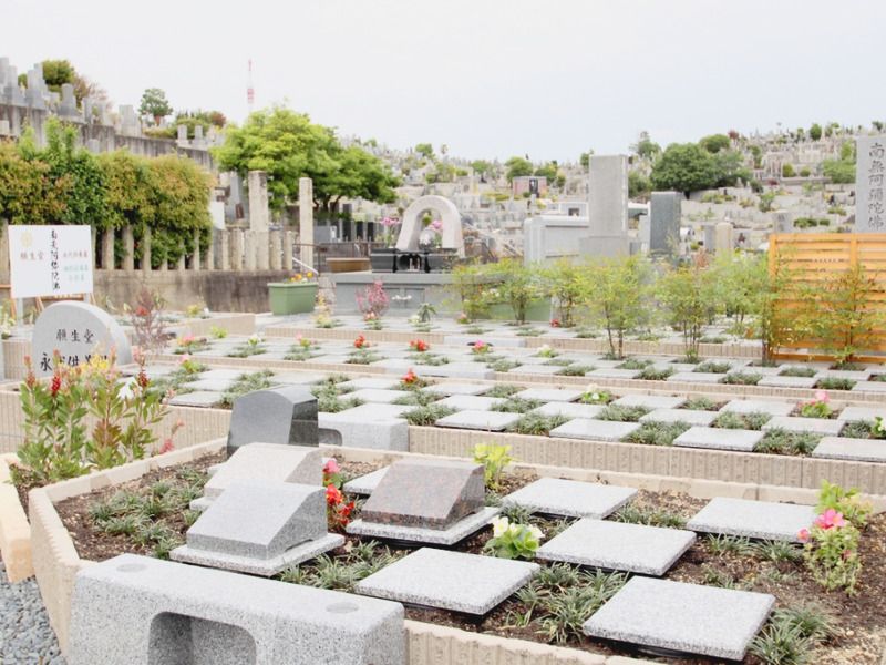 八事願生堂 庭園墓