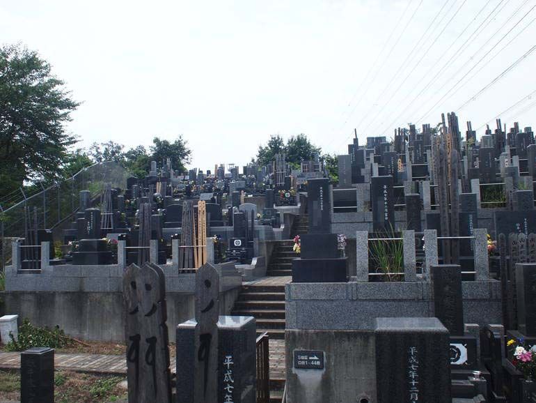 黒川光墓苑　陽当りのよい墓域