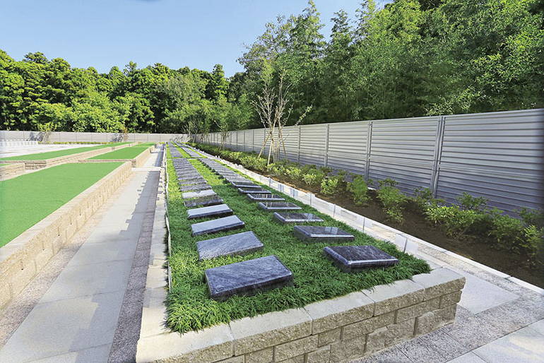 メモリアルガーデン梅郷聖地　プレート葬