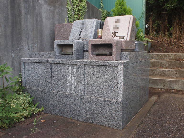 藤沢霊園　墓域の一角