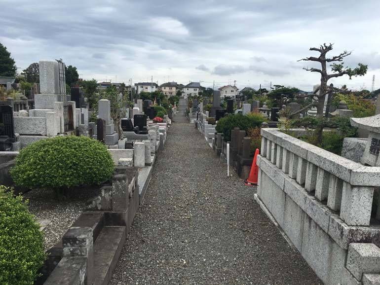 八王子市営 緑町霊園　広大な敷地の霊園風景