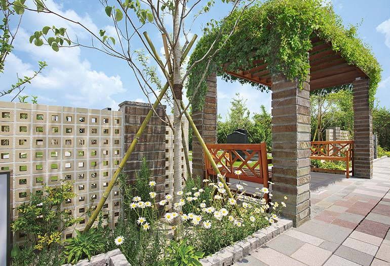 三鷹メモリアルグランデ　手入れが行き届いた植栽