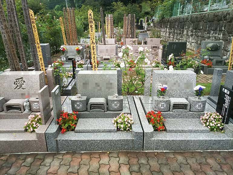 西東京墓苑　手入れの行き届いた植栽が美しい墓域