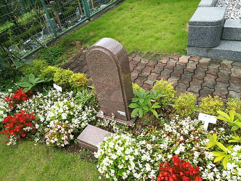 西東京墓苑　美しい草花に囲まれた墓域①