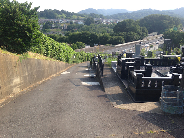 第二南多摩霊園　緑豊かで日当たりの良い霊園風景②