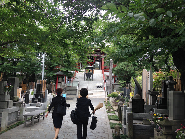 浄心寺 本郷さくら霊園　石畳の参道