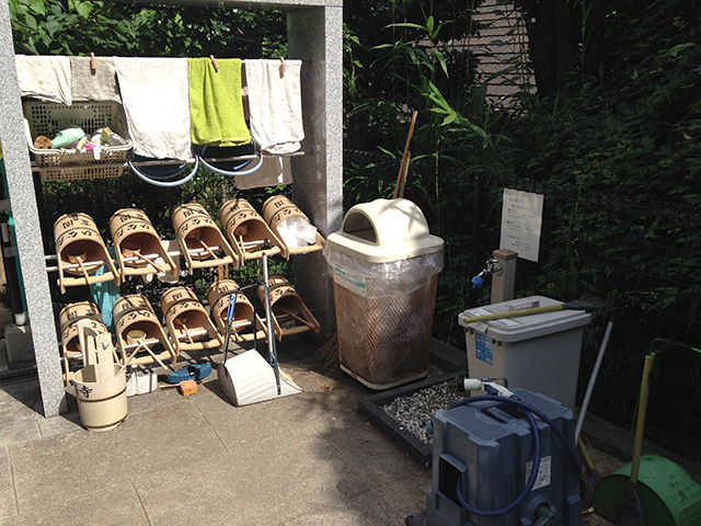 文京こひなた霊園　掃除道具と水場