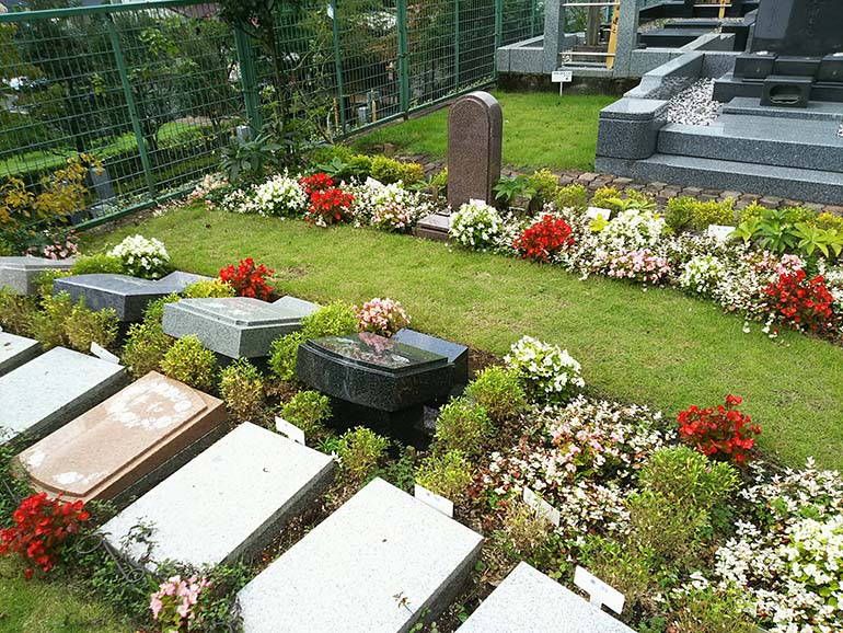 西東京墓苑　美しい草花に囲まれた墓域②