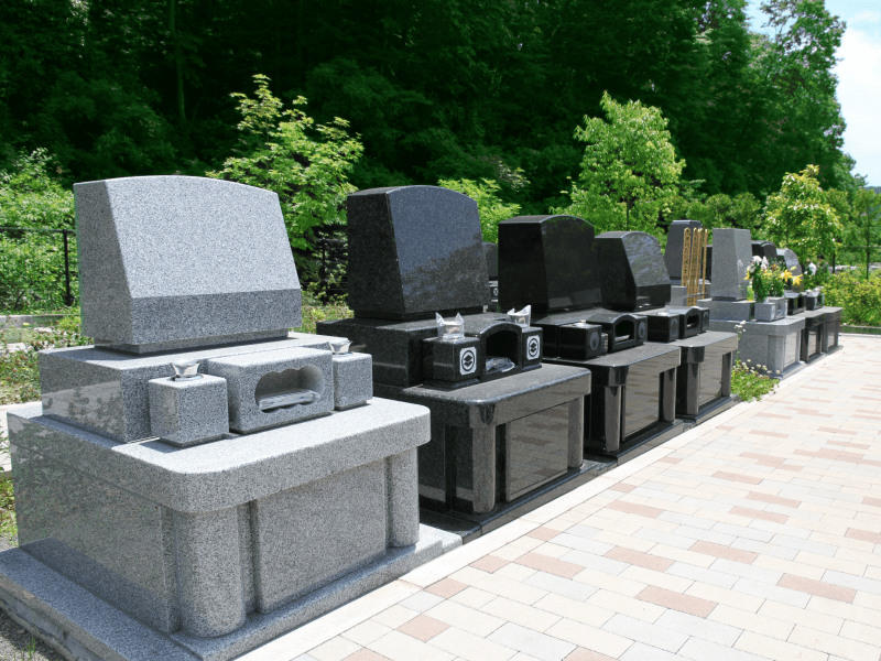 整備された八王子上川霊園の洋型墓石