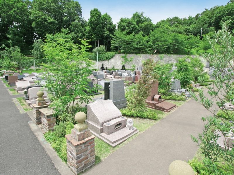町田いずみ浄苑の緑豊かな墓域