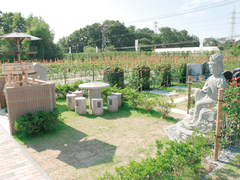 新の丘さくら浄苑の園内休憩スペース