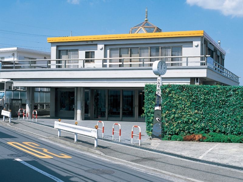 横浜中央霊園　管理棟「六角堂」