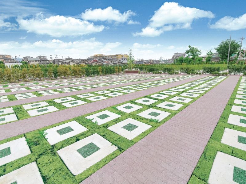 綾瀬蓼川霊園 天空の郷　欧風庭園墓地のような「芝墓所」