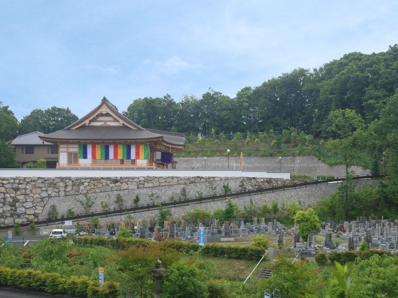 青葉霊苑　豊かな自然に囲まれた霊園全景①