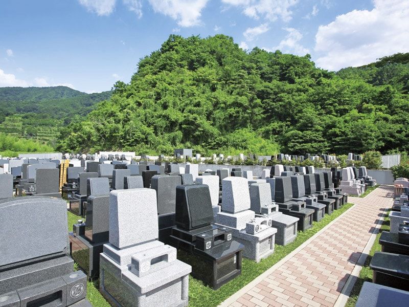 鶴巻霊園 もえぎのさと　静寂さと開放感溢れる空間