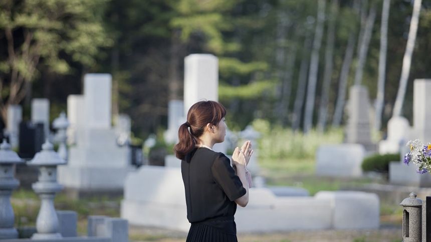 納骨式の服装は喪服でなくても良い！時期に合わせた服装について解説