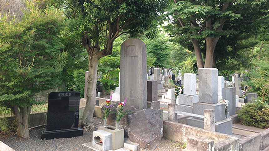 納骨とは遺骨をお墓に納めること～納骨の流れや時期を解説～