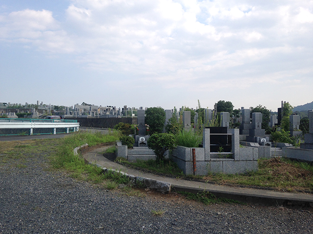 第二南多摩霊園　広々とした敷地のゆとりある霊園風景