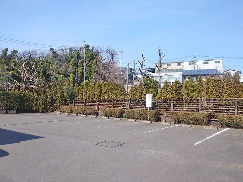 秋津ふれあいパーク　広い駐車場