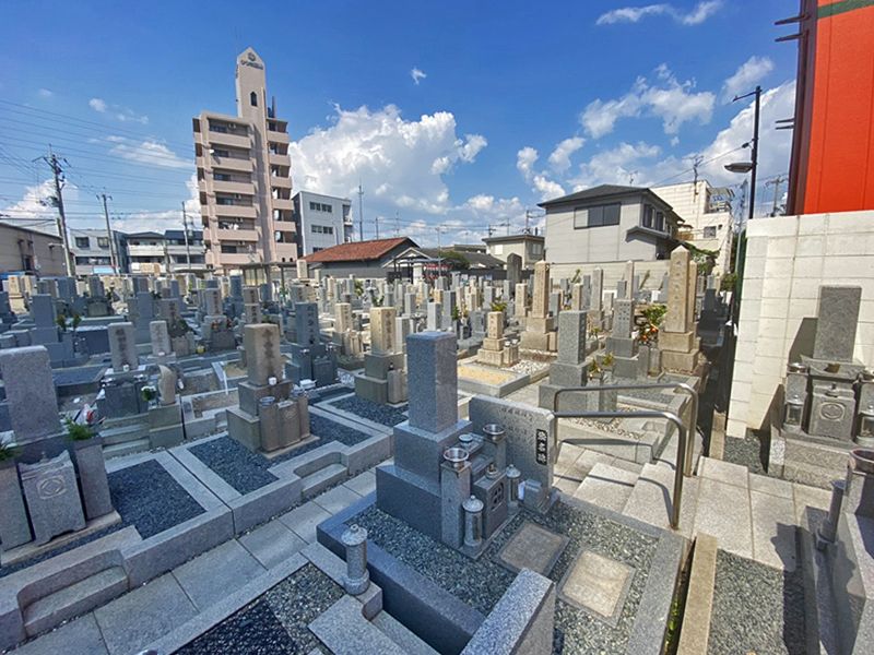 川辺共同墓地　日当たり良好な墓域